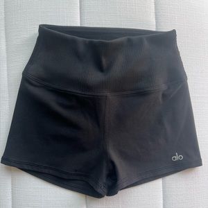 ALO yoga Alosoft aura shorts brand new!